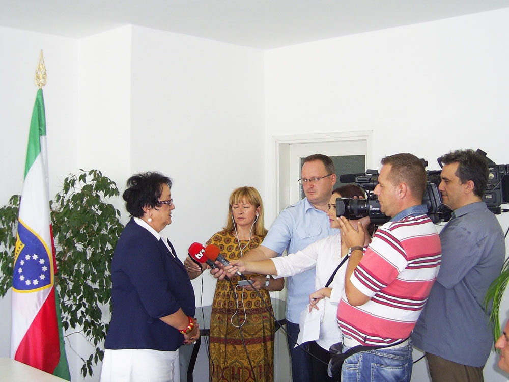 ministrica Balorda daje izjavu za medije