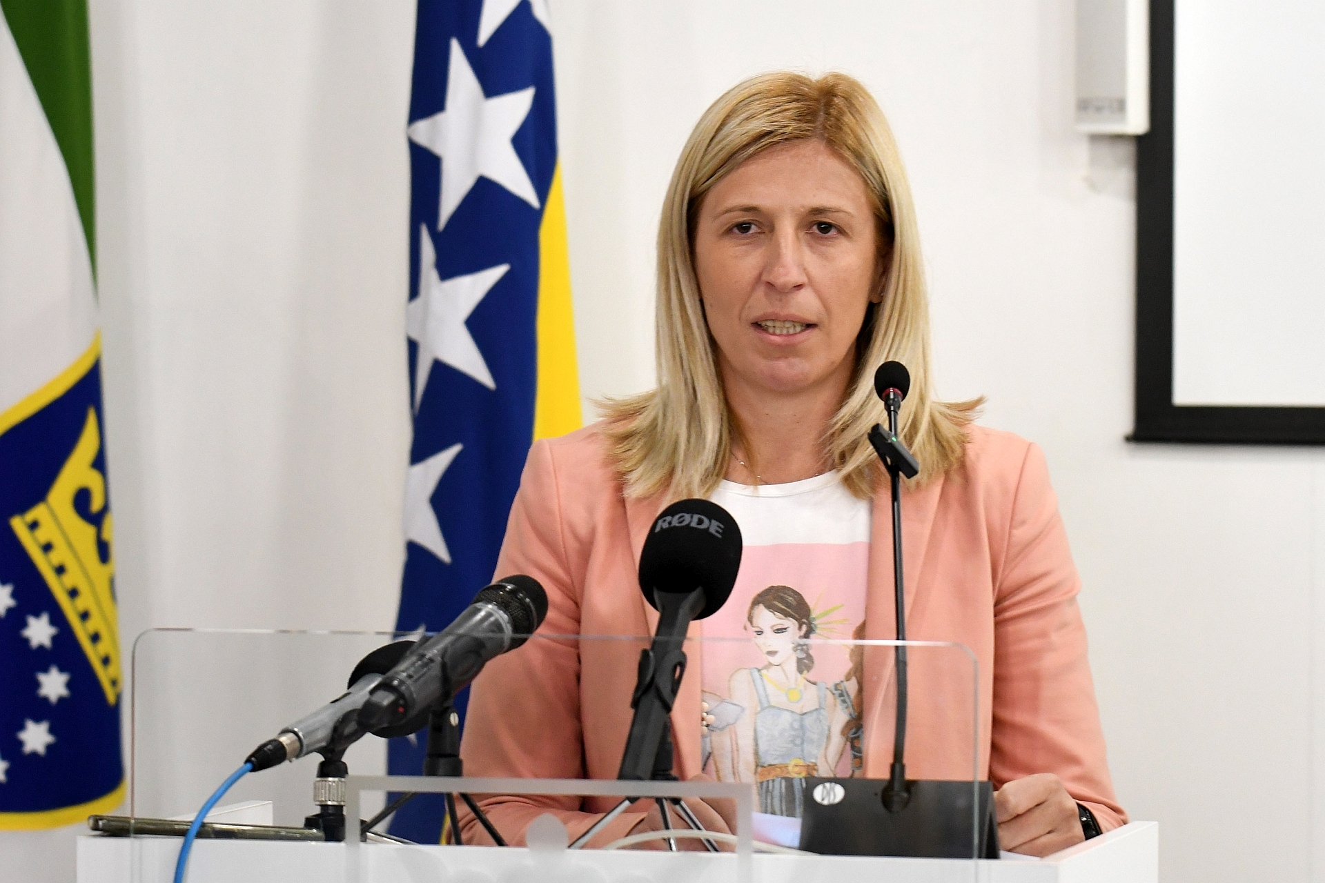 PREMIJERKA AMRA MEHMEDIĆ ČESTITALA VASKRS