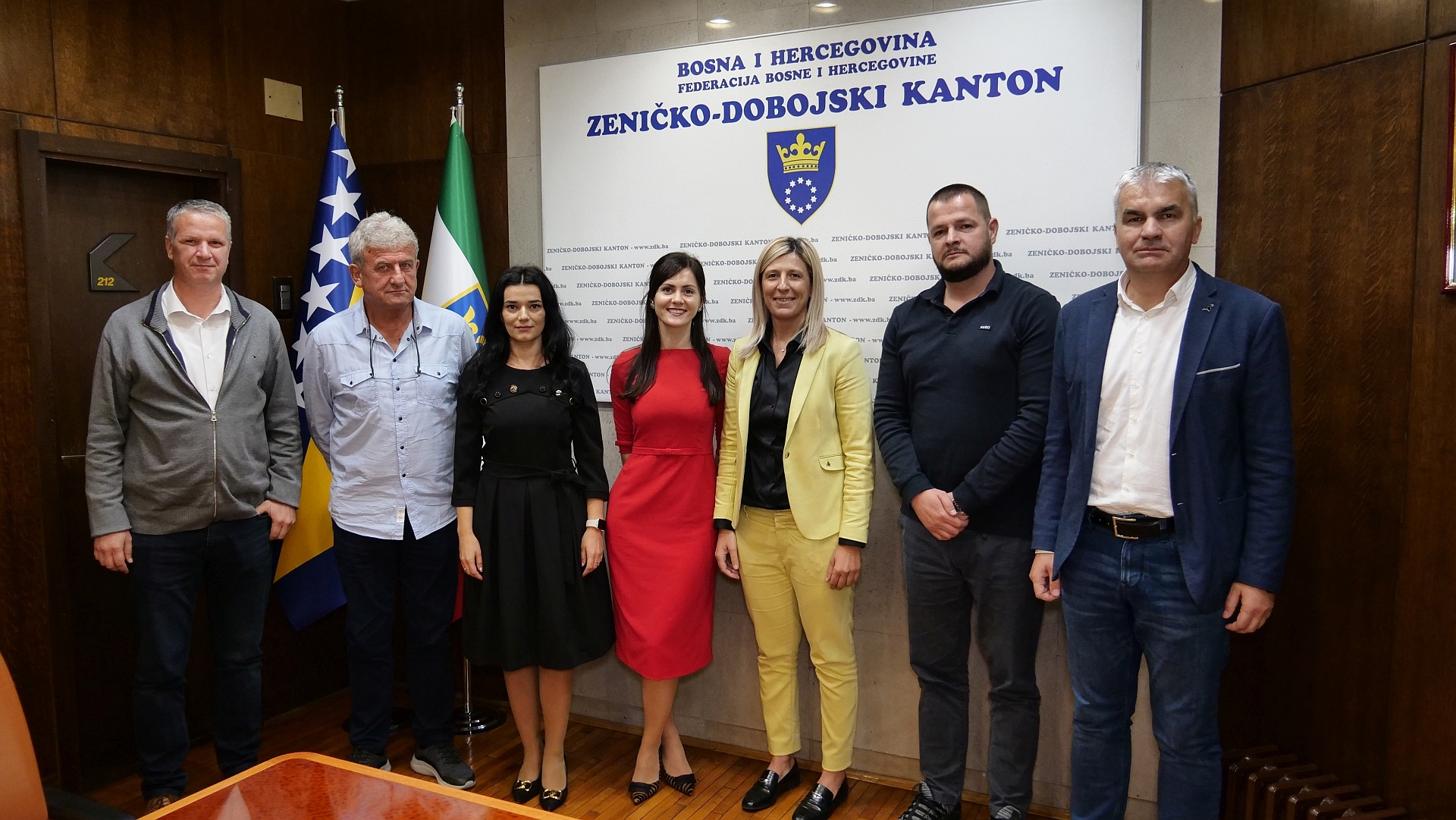 U SJEDIŠTU VLADE ZDK POTPISANI KOLEKTIVNI UGOVORI ZA OBLAST ZDRAVSTVA: LJEKARIMA I ZDRAVSTVENIM RADNICIMA POVEĆANJE SATNICE SA 2,90 NA 3,10 KM