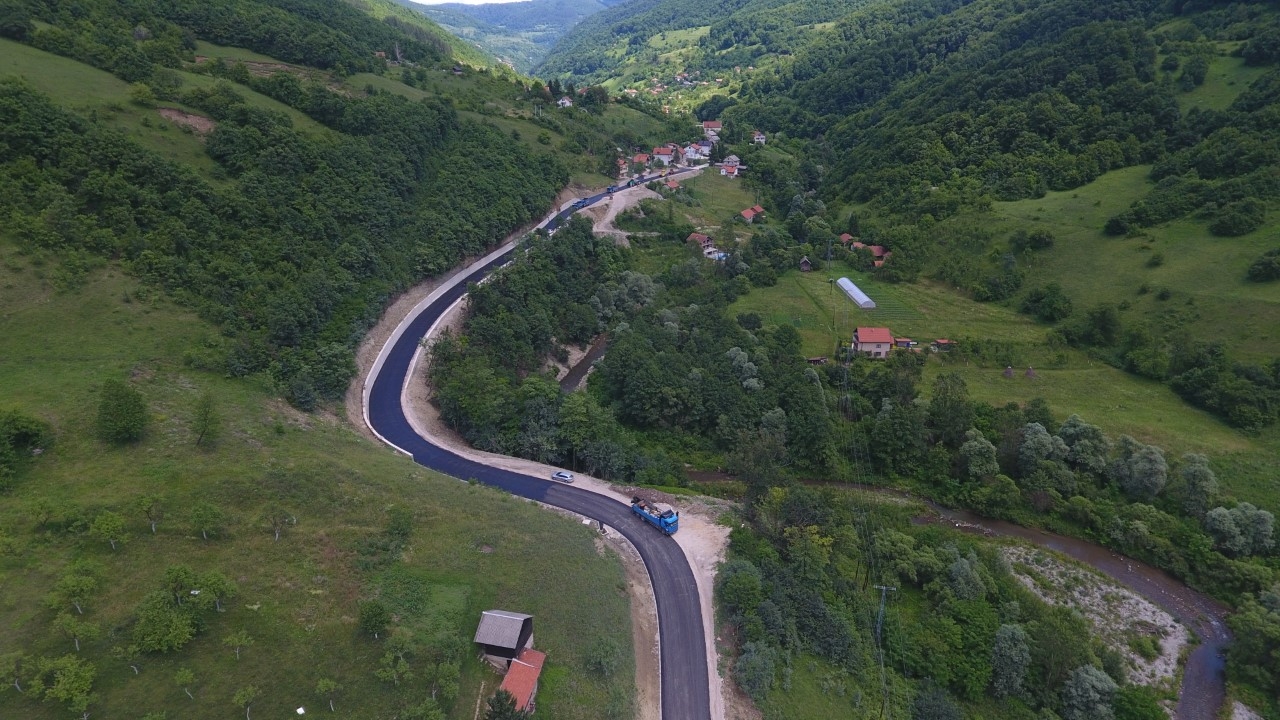 PREMIJER GANIĆ I MINISTAR ISAK OZVANIČILI ZAVRŠETAK REKONSTRUKCIJE PRVE DIONICE PUTA ZENICA-BABINO