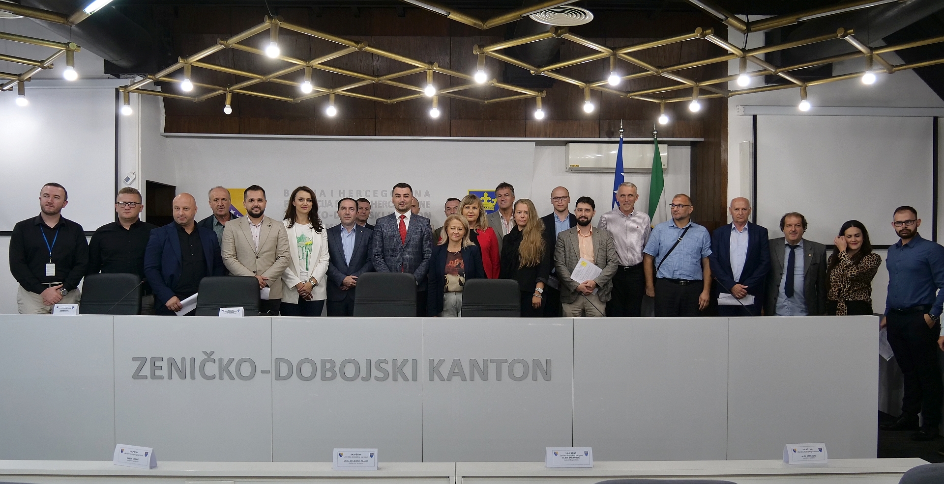 U SJEDIŠTU VLADE POTPISANI UGOVORI O REALIZACIJI PROGRAMA, PROJEKATA I SRODNIH AKTIVNOSTI  IZ OBLASTI ZAŠTITE OKOLIŠA ZA 2023. GODINU