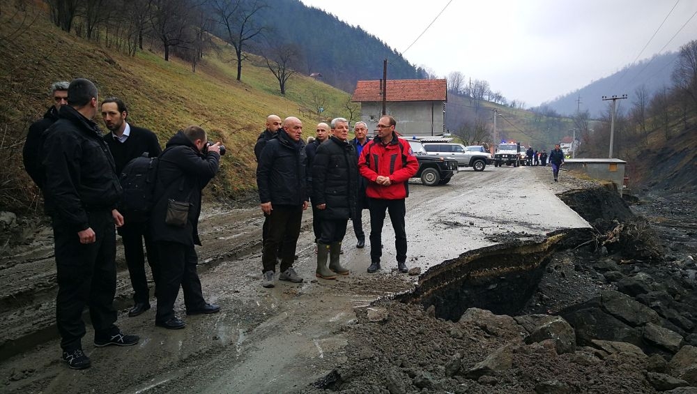 DŽAFEROVIĆ I GALIJAŠEVIĆ OBIŠLI MJESTA POGOĐENA POPLAVAMA U ZENICI