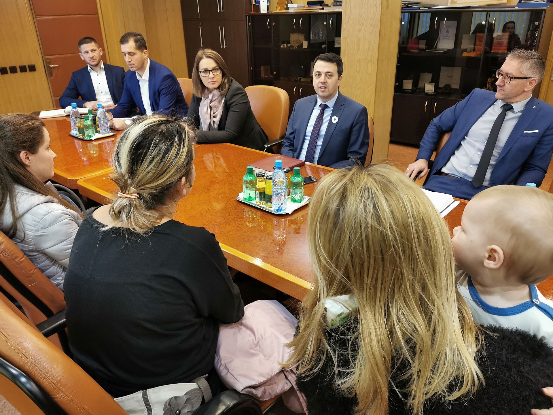 IZMJENAMA ZAKONA OMOGUĆITI ISPLATU PORODILJSKIH NAKNADA DIREKTNO ILI PREKO NOVE NEZAVISNE INSTITUCIJE