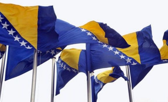 ČESTITKA PREMIJERA GANIĆA I PREDSJEDAVAJUĆEG HUSKIĆA POVODOM DANA DRŽAVNOSTI BIH