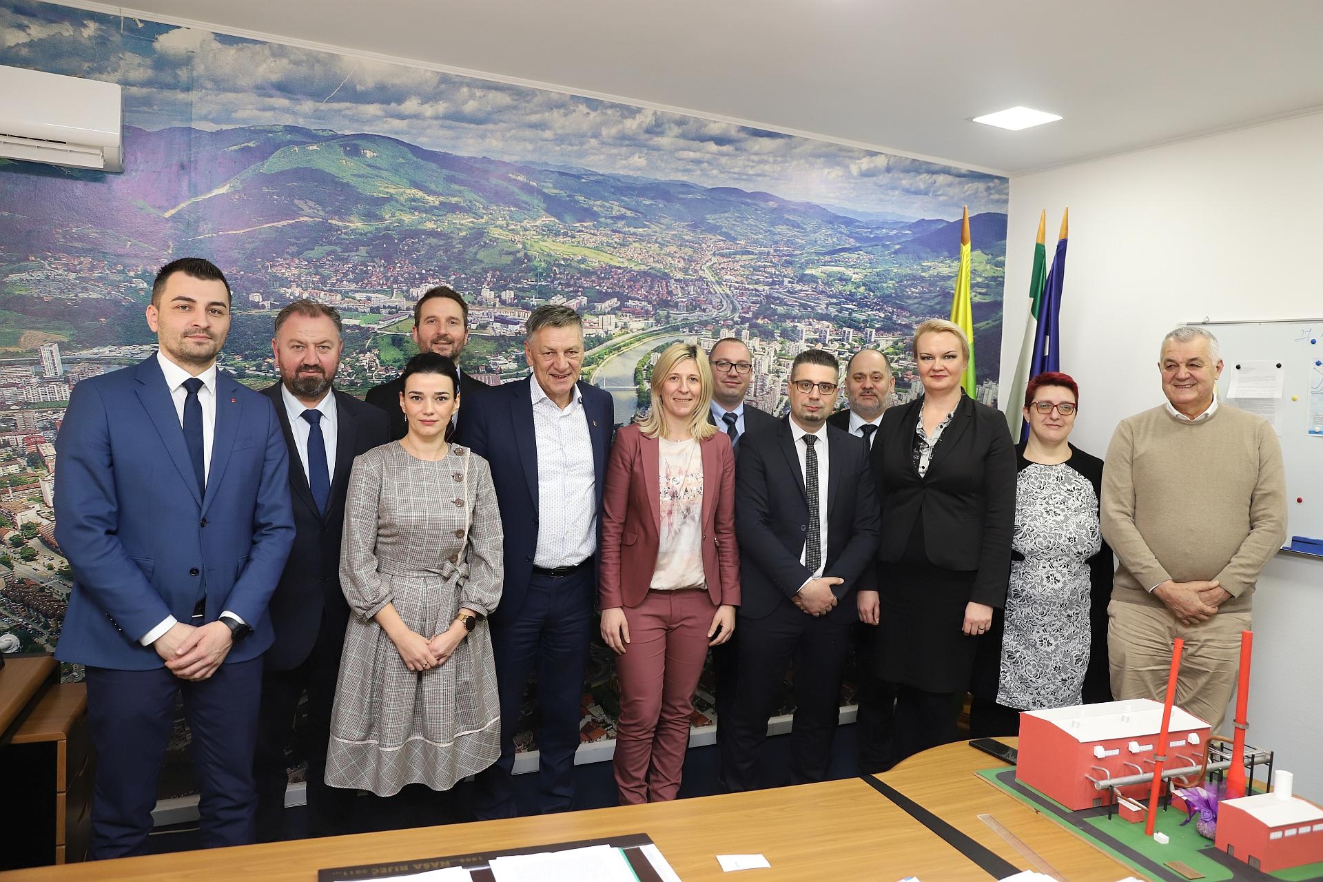 PREMIJERKA MEHMEDIĆ I MINISTRI U VLADI POSJETILI GRADSKU UPRAVU ZENICA