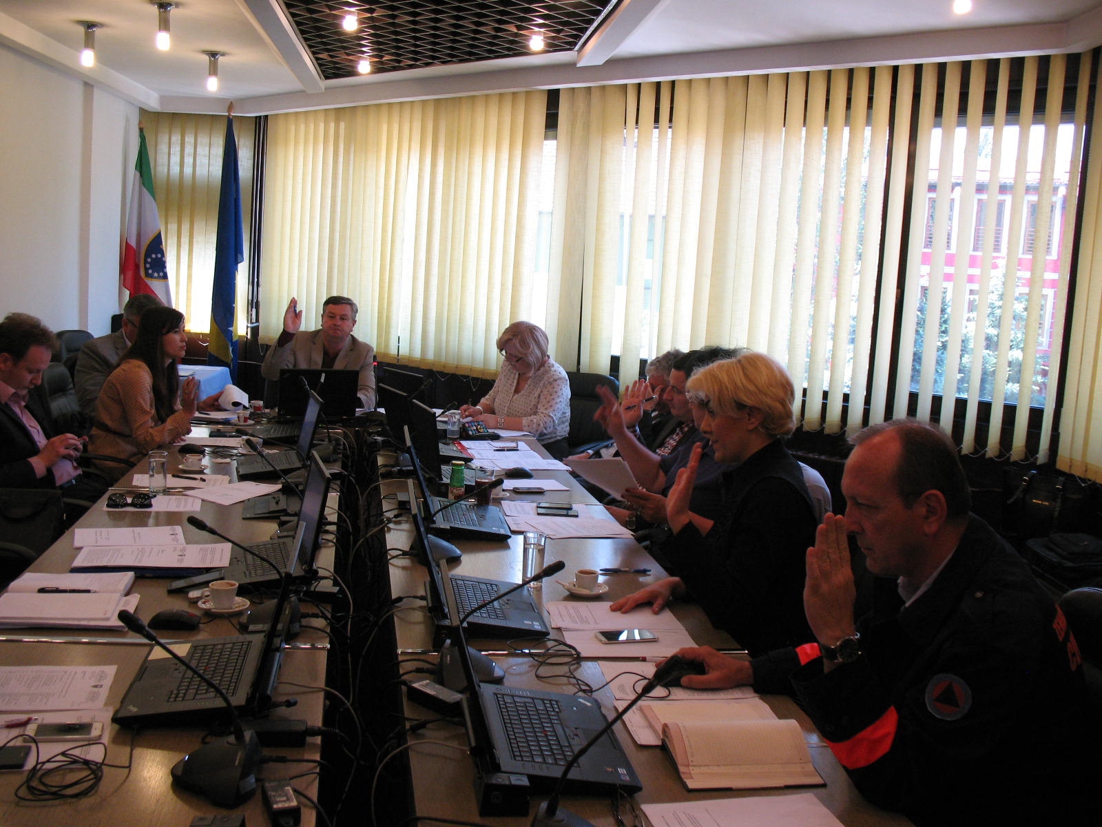 VLADAO STANJU U UGROŽENIM  PODRUČJIMA