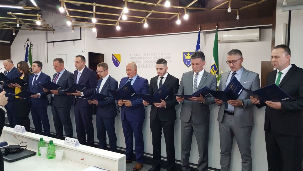 DONESENA ODLUKA O POTVRĐIVANJU VLADE ZENIČKO-DOBOJSKOG KANTONA