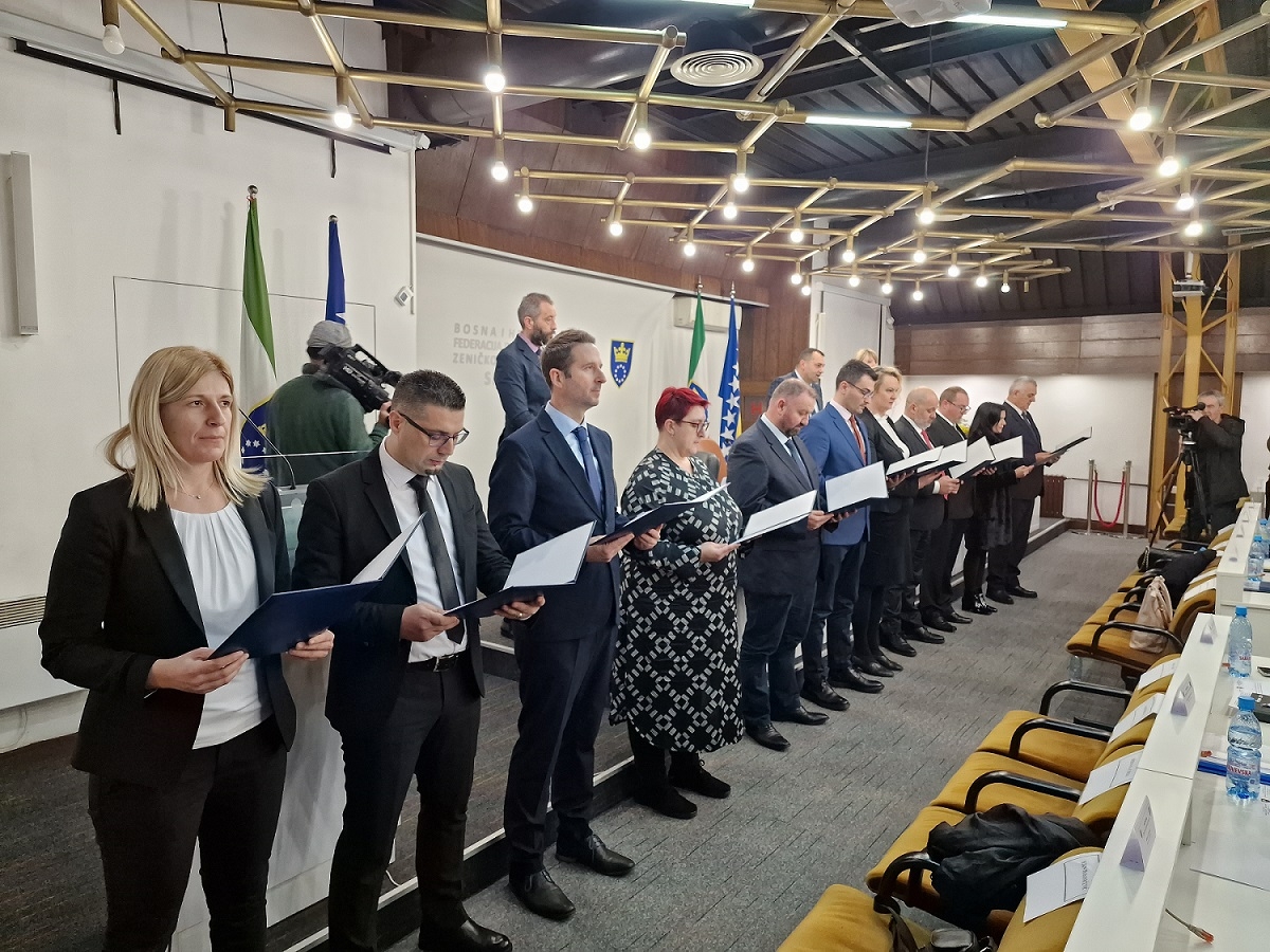 SAOPĆENJE SA 2. SJEDNICE SKUPŠTINE ZENIČKO-DOBOJSKOG KANTONA: IMENOVANA VLADA ZENIČKO-DOBOJSKOG KANTONA