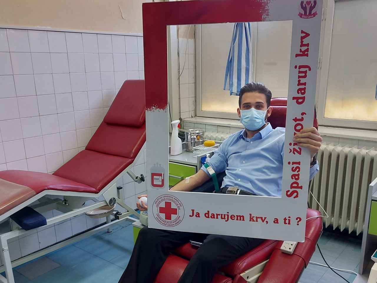 MINISTAR ISAK I SARADNICI DAROVALI KRV U KANTONALNOJ BOLNICI ZENICA