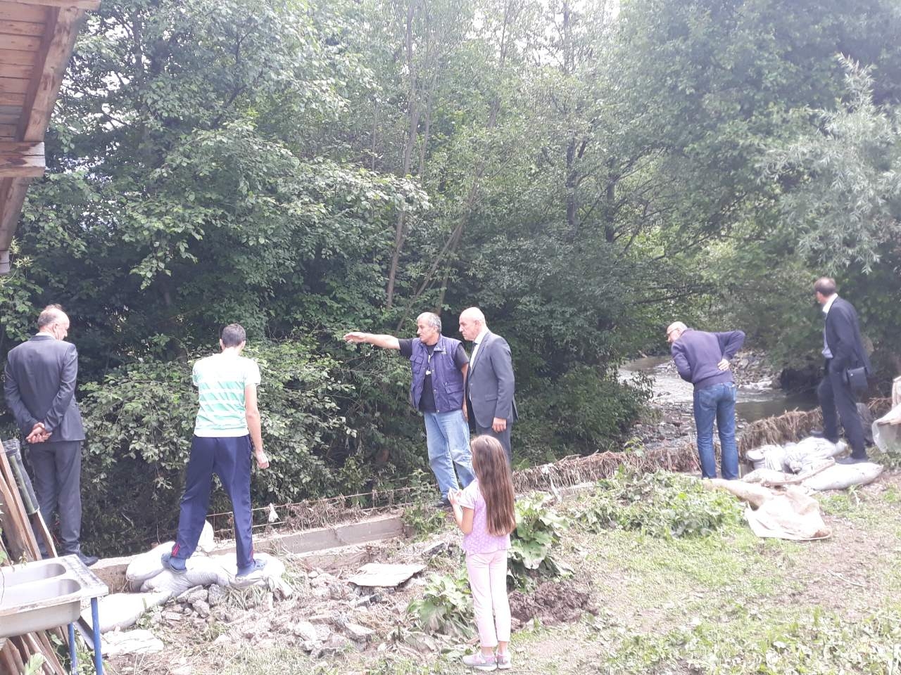 PREMIJER GALIJAŠEVIĆ OBIŠAO POPLAVAMA UGROŽENA PODRUČJA U OPĆINI OLOVO