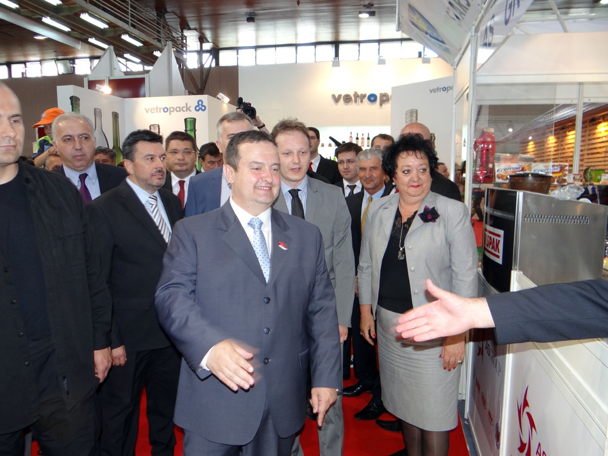 Premijer Srbije Ivica Dačić posjetio štand ZDK na sajmu u Novom Sadu