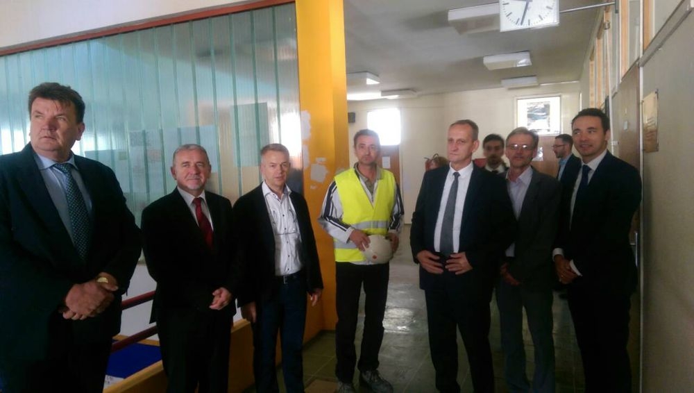 DELEGACIJA ZENIČKO-DOBOJSKOG KANTONA I VLADE FBIH OBIŠLA OŠ „VAREŠ MAJDAN“ U VAREŠU-PROJEKAT „ENERGIJSKA EFIKASNOST U BIH“
