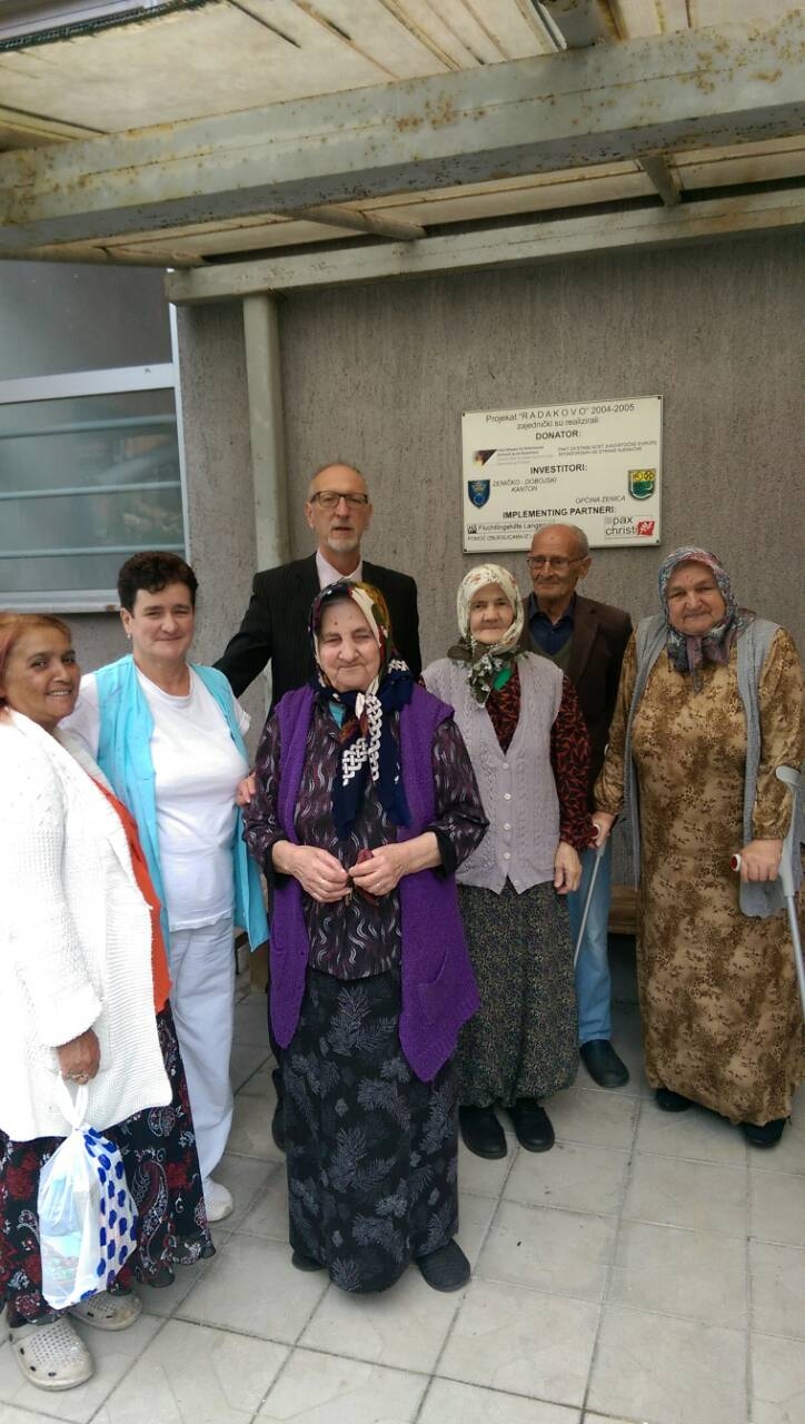 PREDSTAVNICI MINISTARSTVA ZA RAD, SOCIJALNU POLITIKU I IZBJEGLICE POSJETILI RASELJENA LICA U RADAKOVU