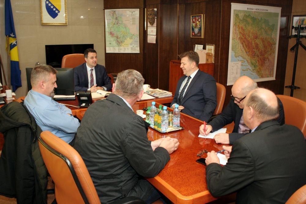 PREMIJER GANIĆ SA DELEGACIJOM SSS BIH: SOCIJALNI DIJALOG U ZDK ZA PRIMJER DRUGIM KANTONIMA