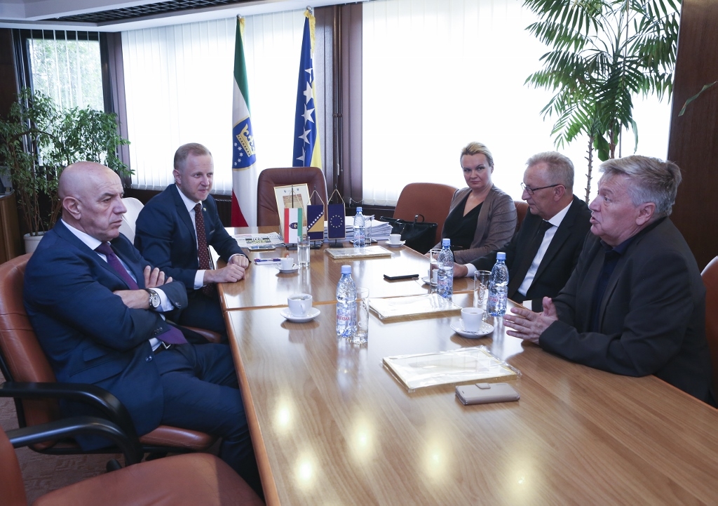 ORGANIZOVANI SVEČANI PRIJEMI U SKUPŠTINI ZDK U POVODU OBILJEŽAVANJA DANA ZENIČKO-DOBOJSKOG KANTONA