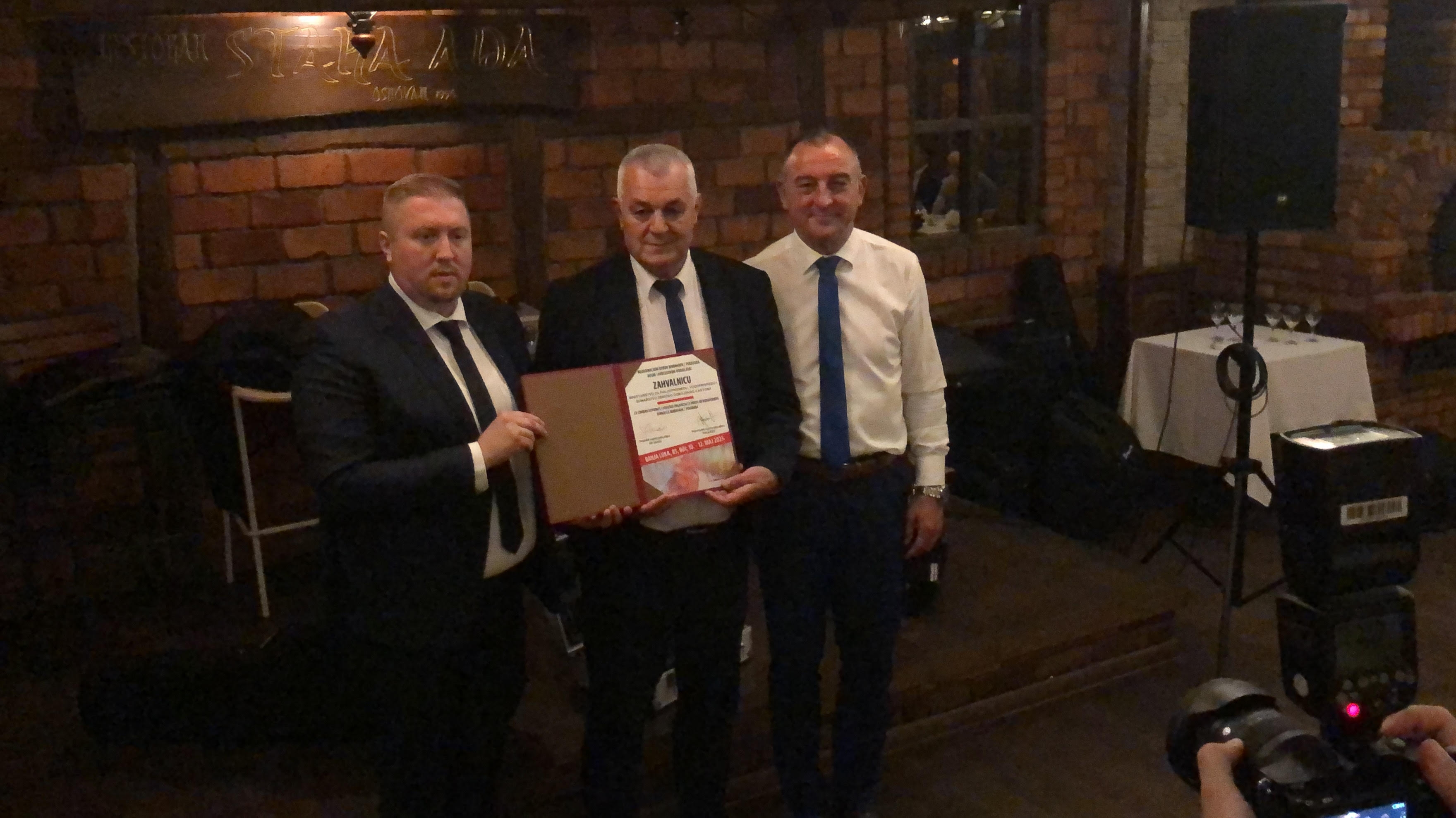 ZAHVALNICA MINISTARSTVU ZA POLJOPRIVREDU, ŠUMARSTVO I VODOPRIVREDU ZDK OD ORGANIZATORA KONGRESA ŽIVINARSTVA