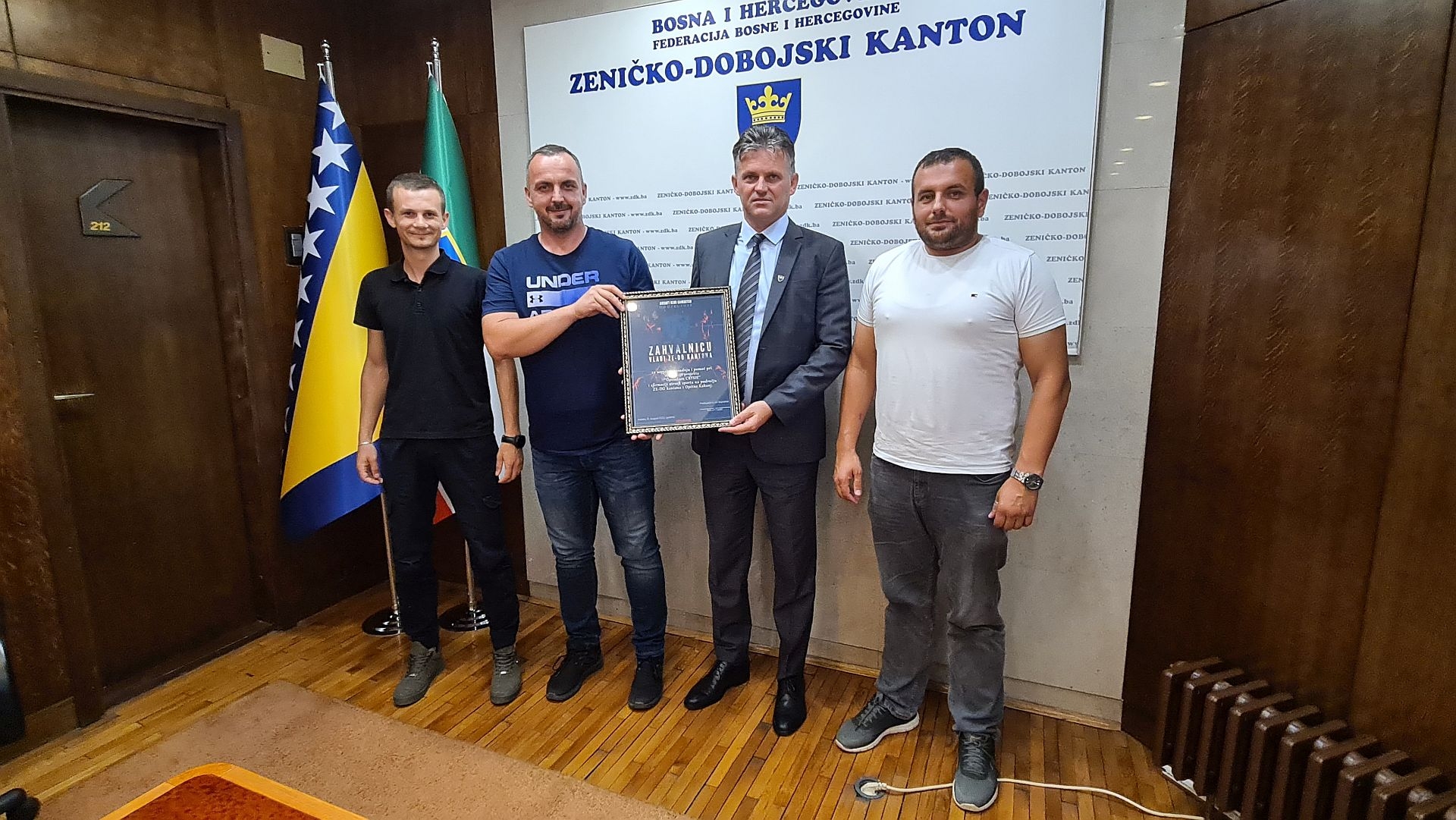 PREMIJER BAŠIĆ PRIMIO ČLANOVE UPRAVE AIRSOFT KLUBA BAJRAKTAR IZ KAKNJA