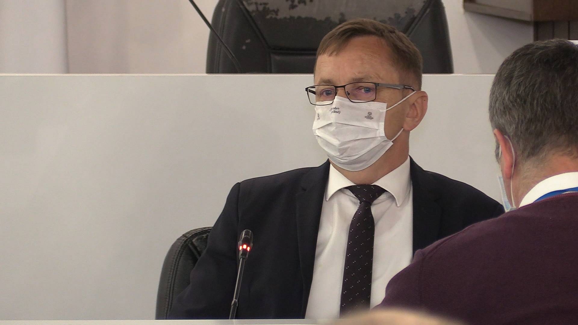 UČENICI OSNOVNIH I SREDNJIH ŠKOLA POSTEPENO SE VRAĆAJU U ŠKOLSKE KLUPE