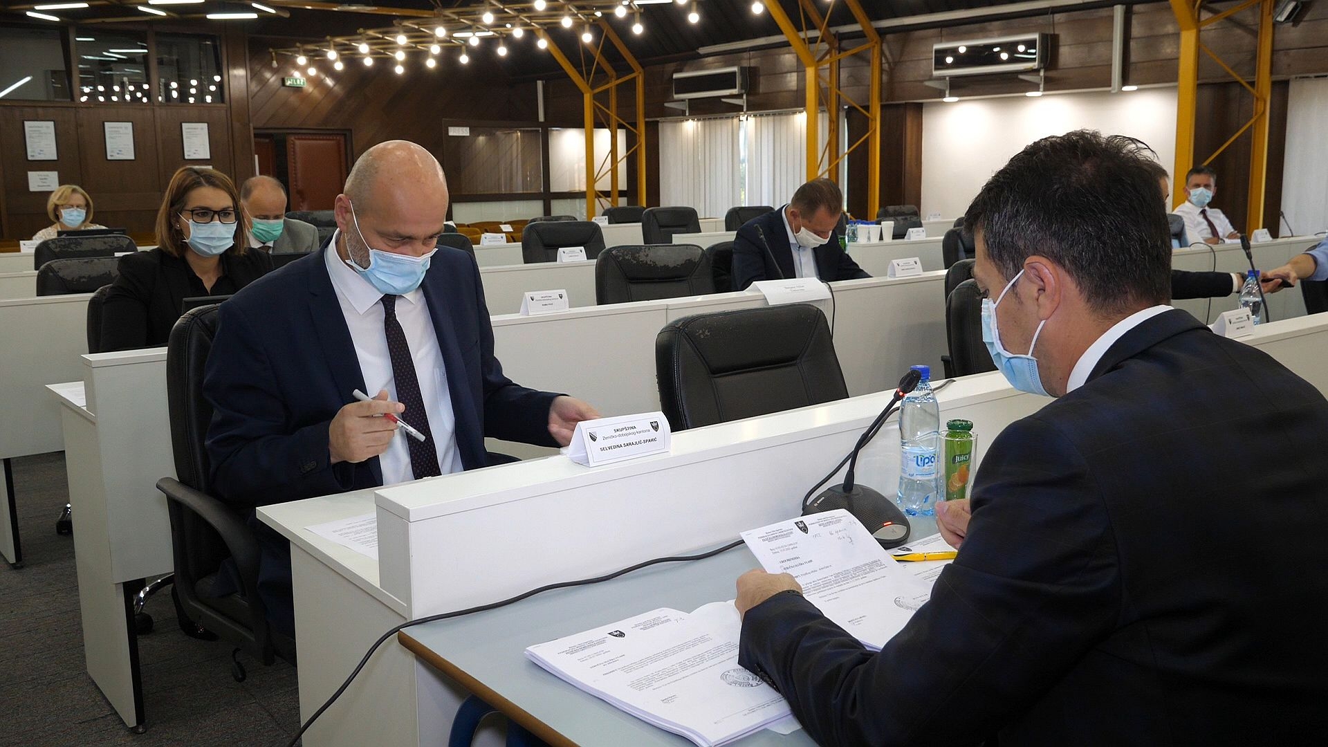 ODGOVOR VLADE ZDK KLUBU ZASTUPNIKA SDP-a: ZADUŽILI SMO SE ZA 10,6 MILIONA KM, HVALA VAM ŠTO PODRŽAVATE RAZVOJNE PROJEKTE KOJE SAMI NISTE BILI SPOSOBNI REALIZIRATI