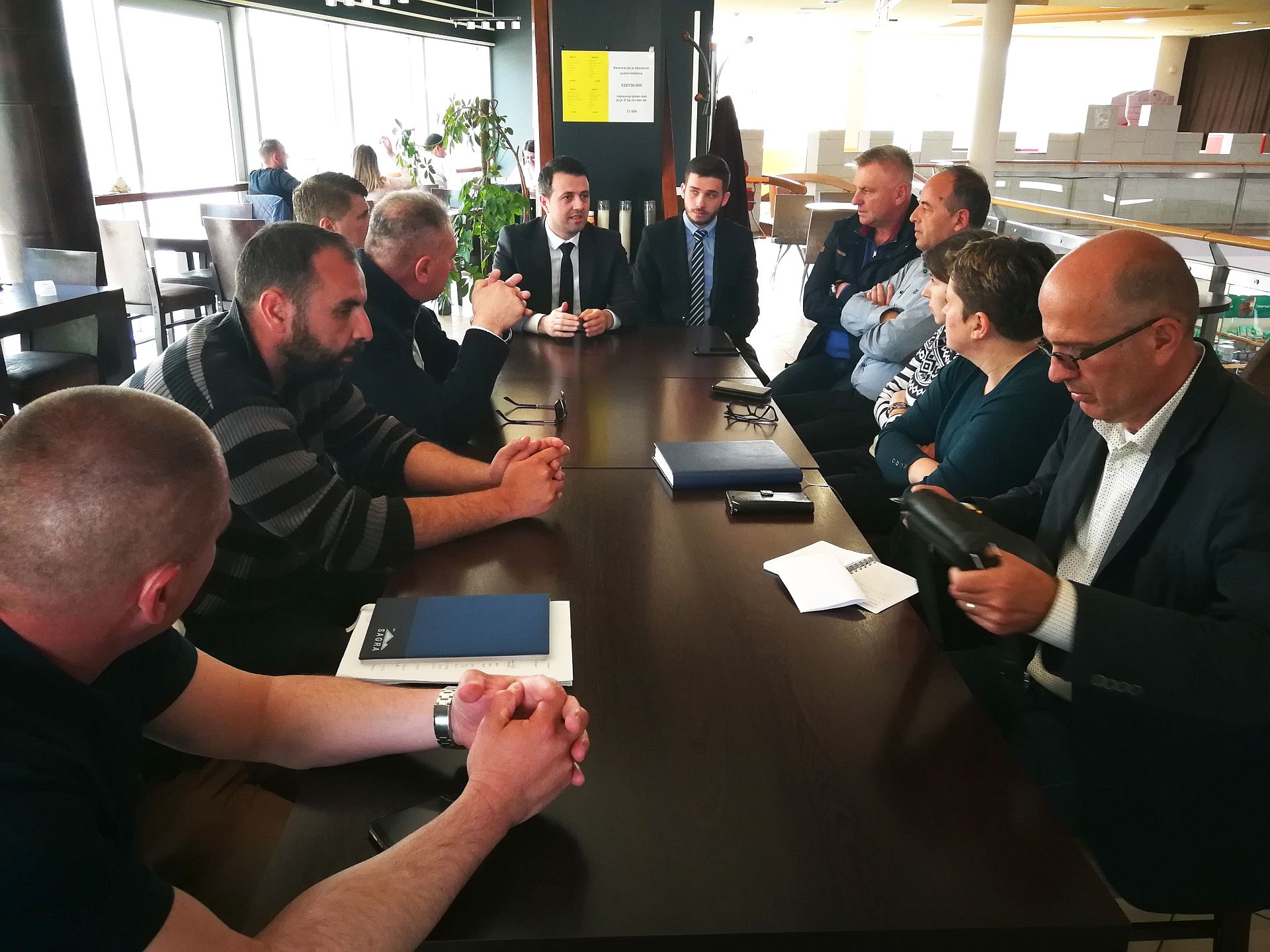 PREMIJER GANIĆ U IZ OZRAKOVIĆI: PRIVREDNICI NE SMIJU TRPJETI POSLJEDICE - INVESTICIJA TREBA BITI ŠTO PRIJE REALIZOVANA