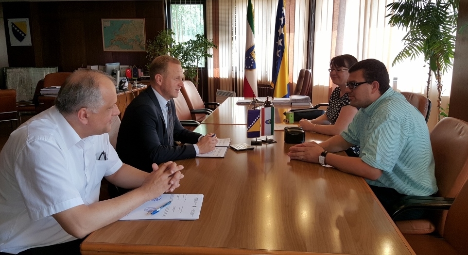 POTPISANI UGOVORI O REEMITOVANJU SJEDNICA SKUPŠTINE ZENIČKO-DOBOJSKOG KANTONA SA TELEVIZIJAMA U ZENICI I KAKNJU