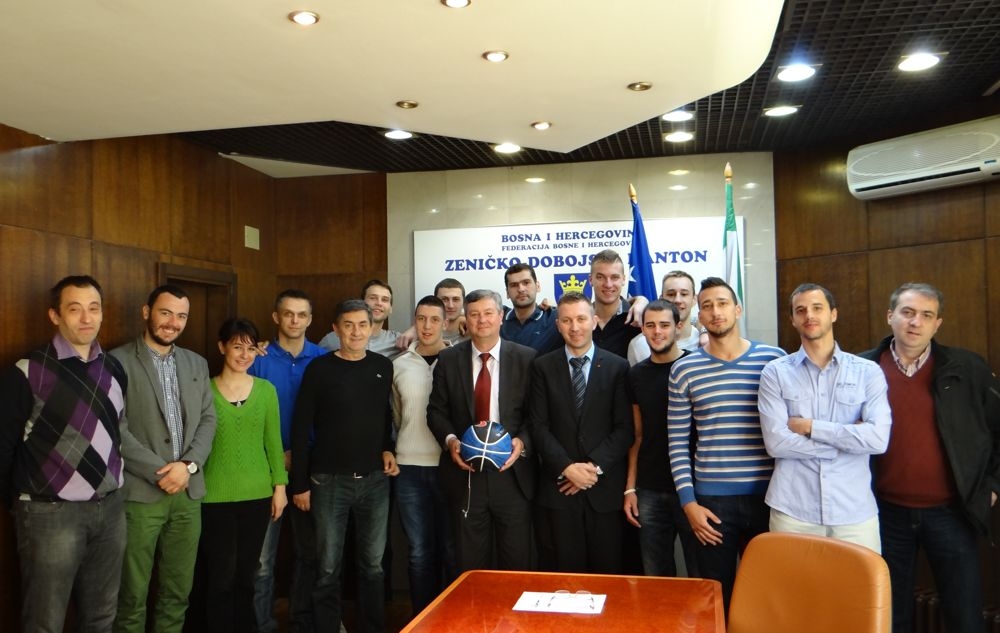 PREMIJER HUSEJNAGIĆ SA IGRAČIMA KK „ČELIK“