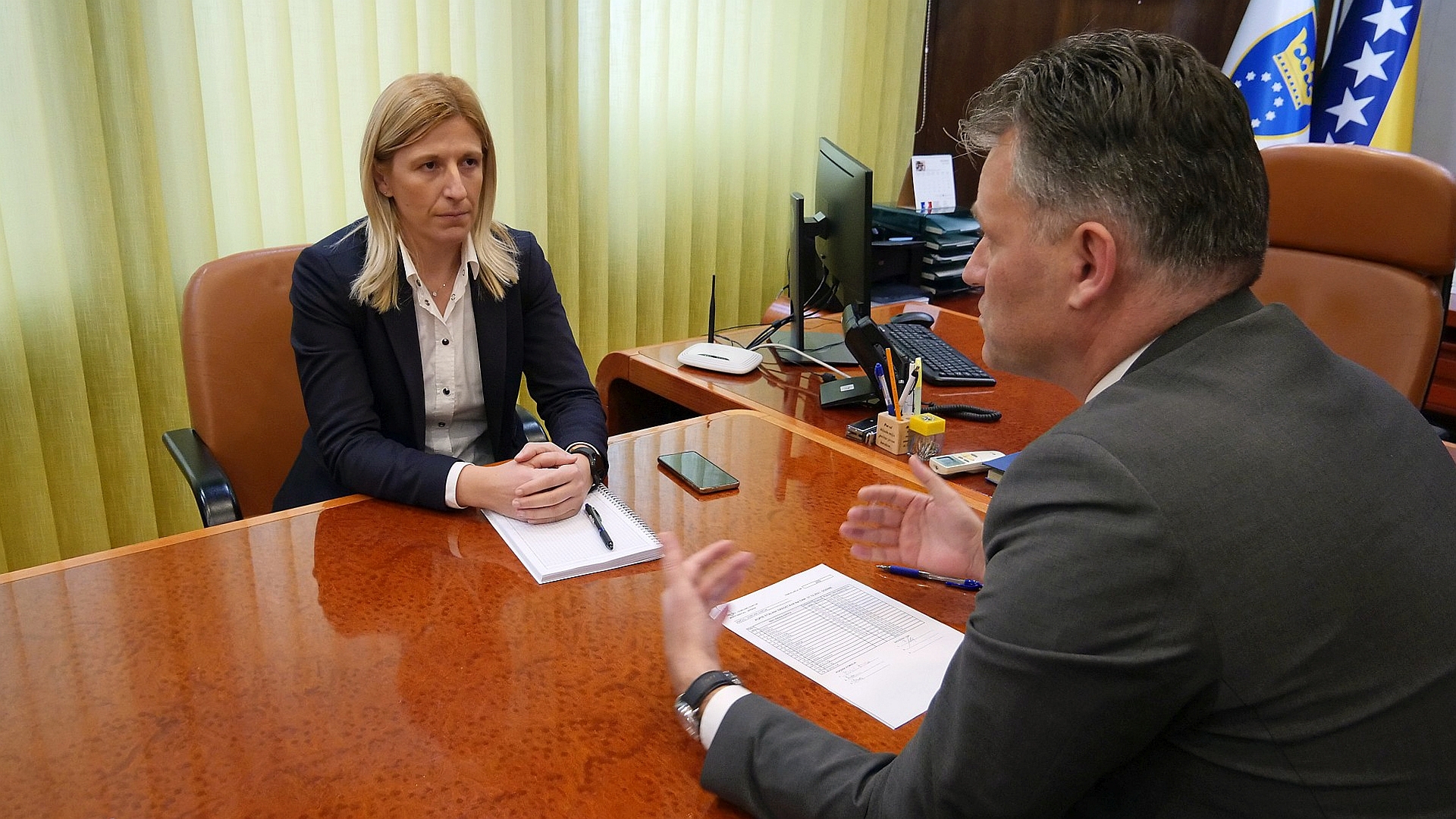 PREMIJERKA MEHMEDIĆ PREUZELA DUŽNOST, VLADA NA PRVOJ SJEDNICI OBUSTAVILA NOVA ZAPOŠLJAVANJA