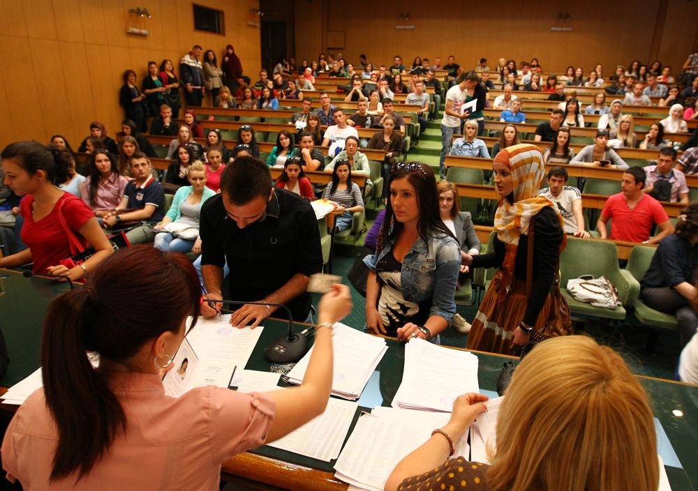 Ministar Tuka u Zenici potpisao ugovore sa 319 studenata boračkih populacija