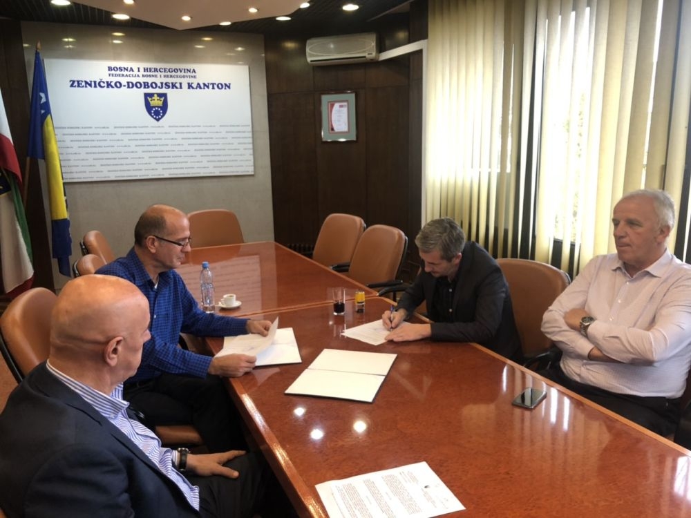 POTPISAN UGOVOR ZA REKONSTRUKCIJU PRVE DIONICE PUTA ČAJDRAŠ-OVNAK: MILION MARAKA ZA DIONICU ČAJDRAŠ-LOKVINE