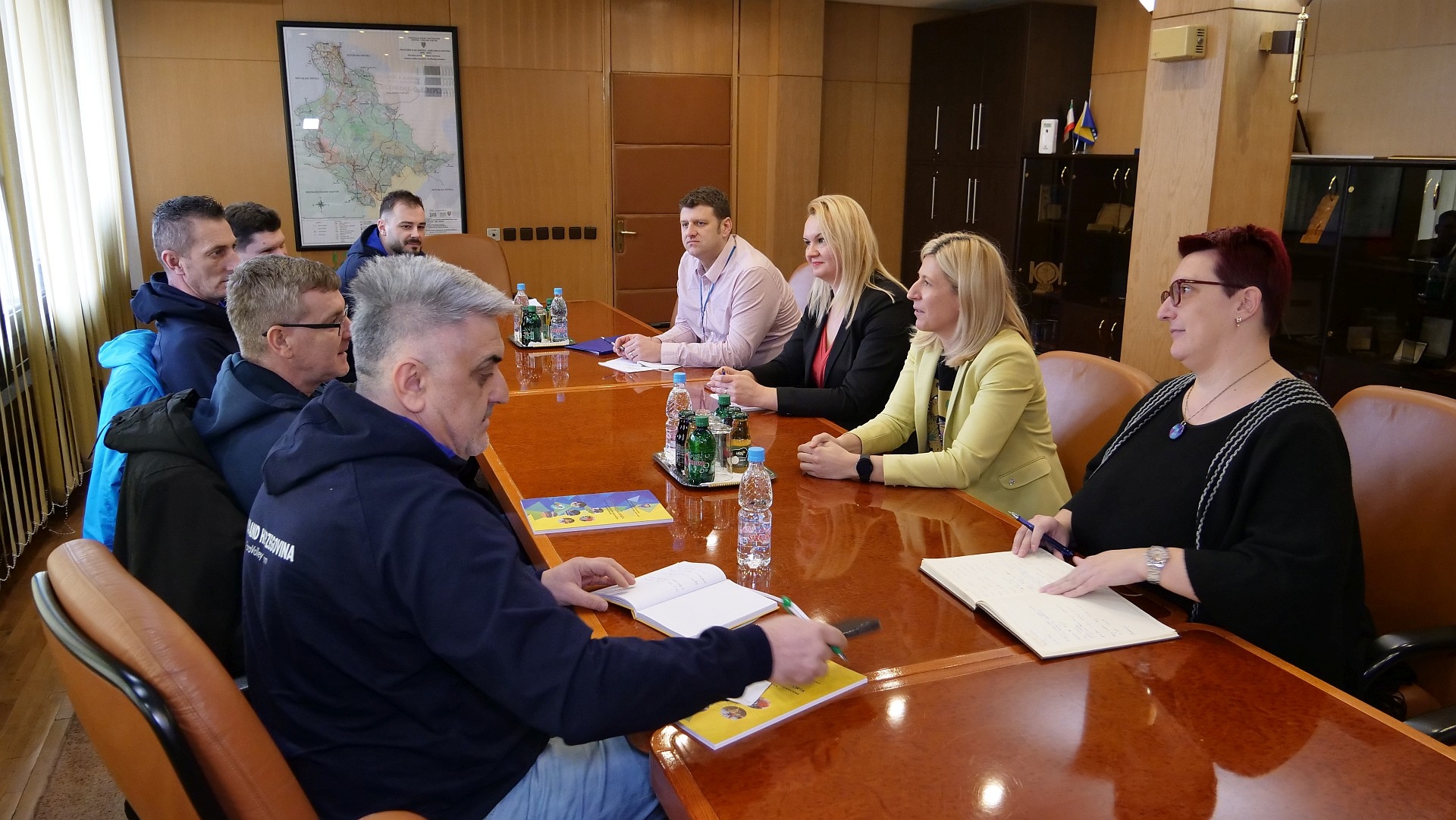 PREMIJERKA MEHMEDIĆ RAZGOVARALA S ČLANOVIMA REPREZENTACIJE SJEDEĆE ODBOJKE BIH