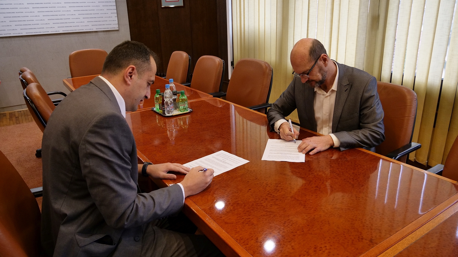 BEGIĆ I NIKOLIĆ POTPISALI SPORAZUM O SUFINANSIRANJU STRUČNOG USAVRŠAVANJA DRŽAVNE SLUŽBE