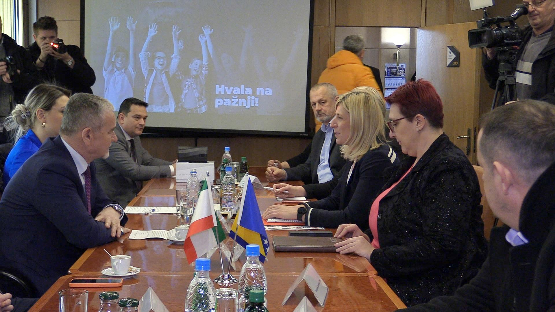 VLADA ZDK S KFW-OM I VLADOM FBIH POTPISALA UGOVORE O OBNOVI OSAM ŠKOLA