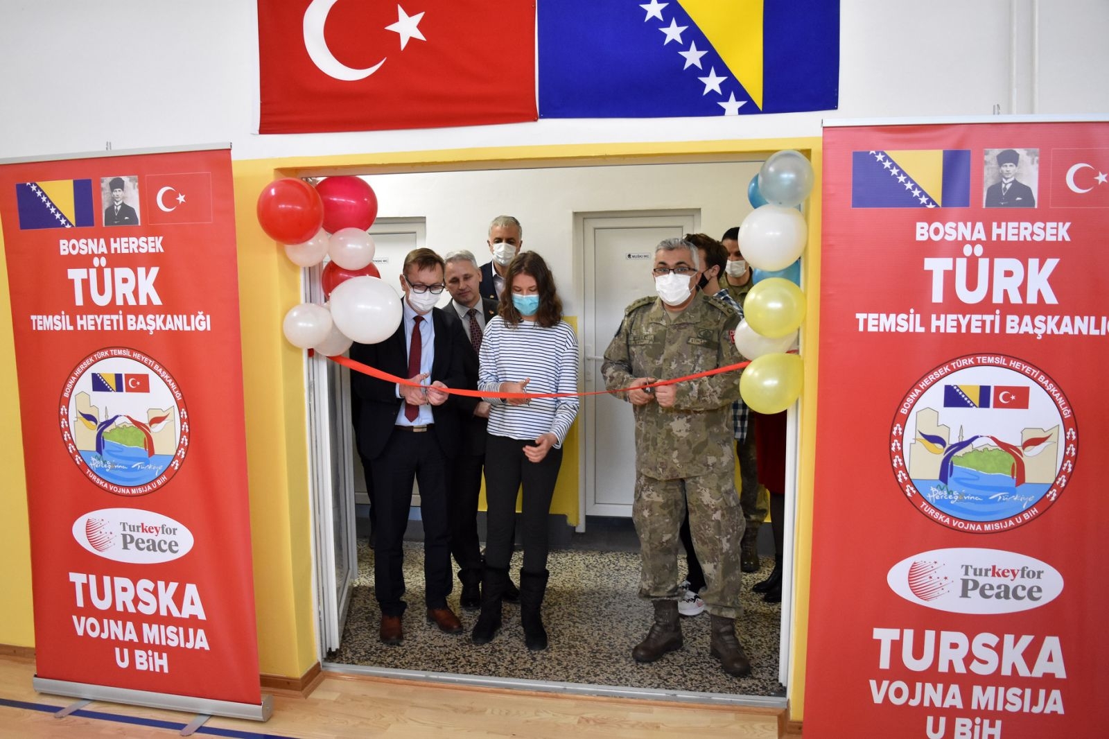 TURSKA VOJNA MISIJA U BIH I MINISTARSTVO OBRAZOVANJA, NAUKE, KULTURE I SPORTA ZDK FINANSIRALI REKONSTRUKCIJU SALE U OŠ MEŠA SELIMOVIĆ U ZENICI