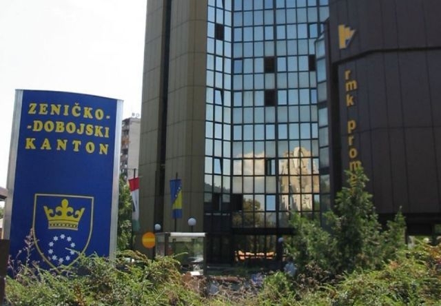 Šest vijećnika Snage centra i dva vijećnika A-SDA GV Zenica te grupa priređivača igara na sreću podnijeli zahtjev za preispitivanje ustavnosti Odluke o izmjenama i dopunama Odluke o komunalnim taksama Grada Zenice