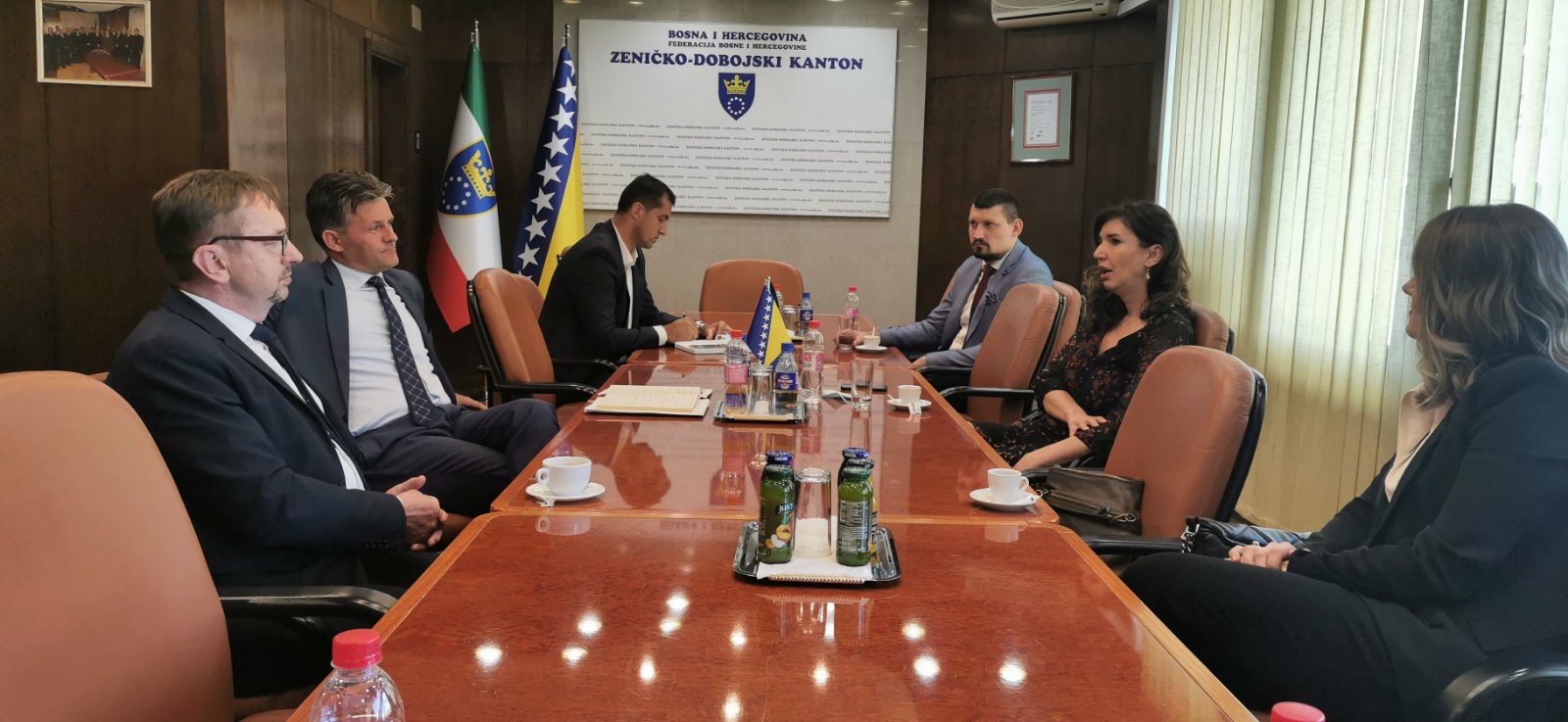 PREMIJER BAŠIĆ PRIMIO TIM PRAVNOG FAKULTETA U ZENICI KOJI JE OSTVARIO HISTORIJSKI USPJEH U FRANKFURTU