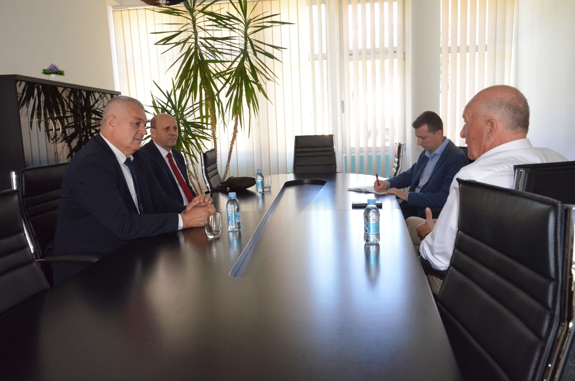 MINISTAR VINKO MARIĆ I DIREKTOR ŠPD-A HASAN HASIĆ U POSJETI OPĆINI OLOVO I LOKALNOJ ŠUMARIJI