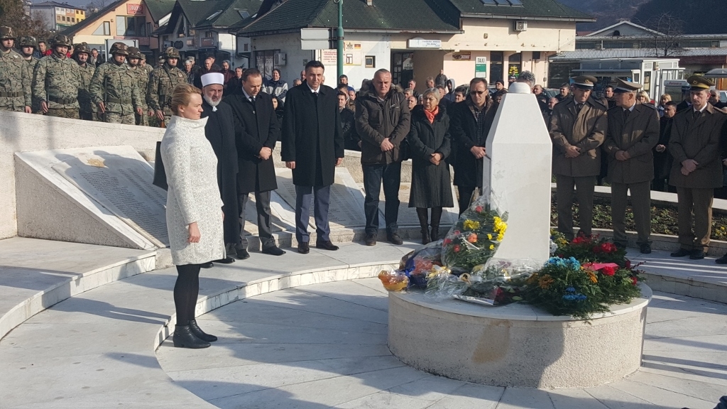 PRESJEDAVAJUĆA SKUPŠTINE KANTONA POLOŽILA CVIJEĆE POVODOM  24. GODIŠNJICE TREĆEG KORSPUSA