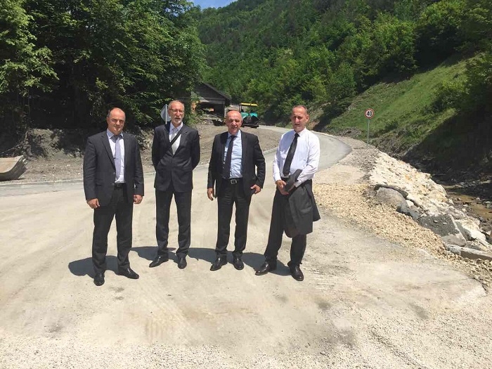 PREMIJER ZENIČKO-DOBOJSKOG KANTONA SA SARADNICIMA OBIŠAO DIONICU PUTA NEMILA–BISTRIČAK
