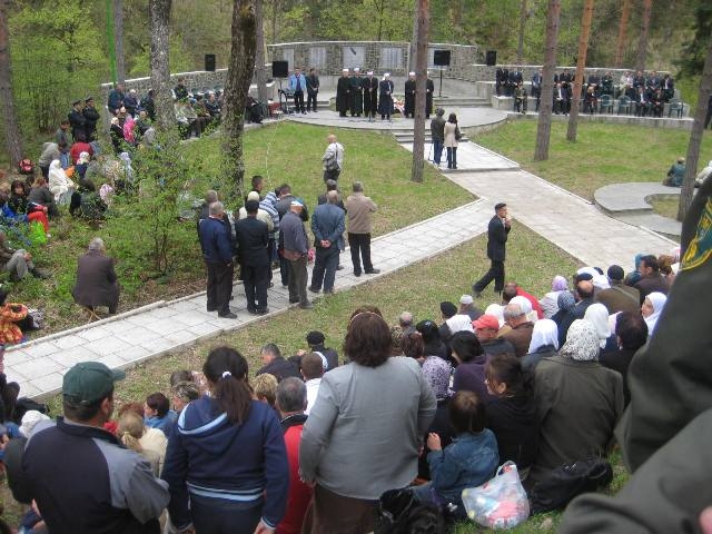 Članovi Vlade Kantona prisustvovali obilježavanju Dana kakanjskih šehida