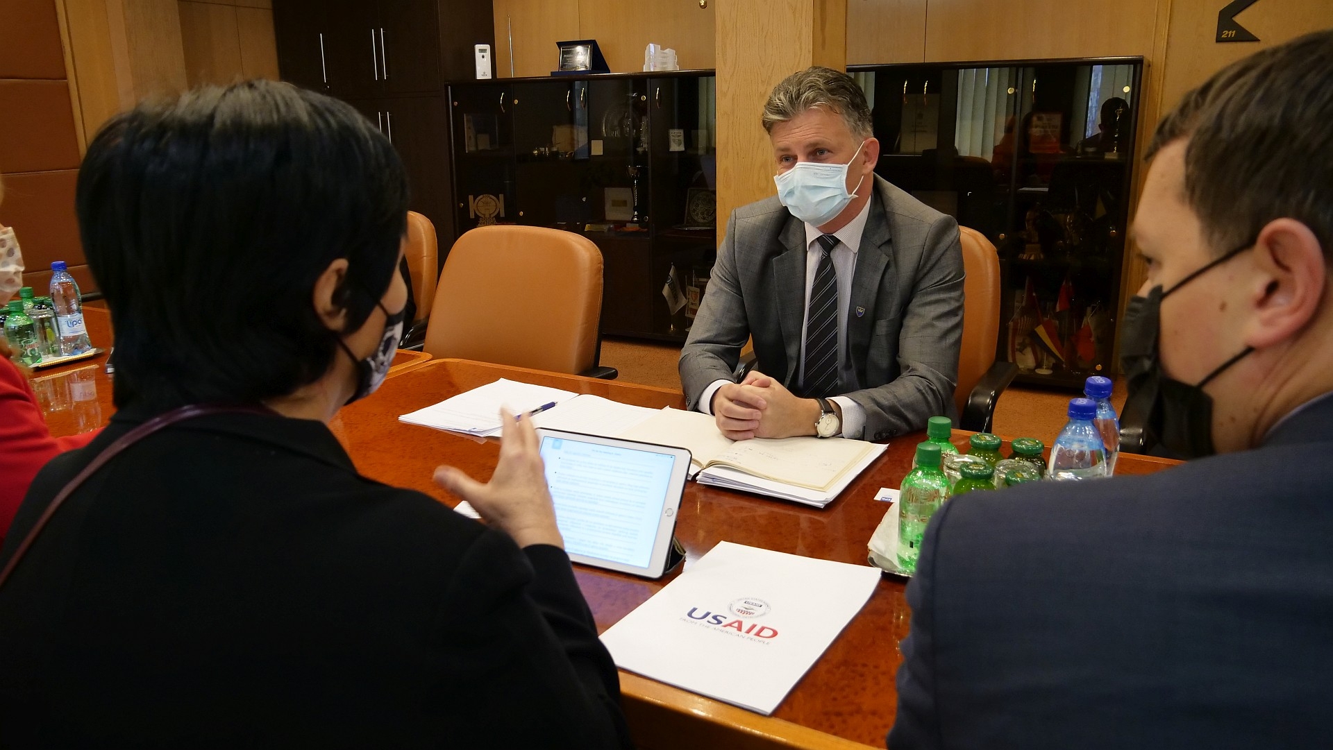 PREMIJER BAŠIĆ RAZGOVARAO S DELEGACIJOM USAID-a O UNAPREĐENJU USLOVA ZA PRIVLAČENJE INVESTICIJA