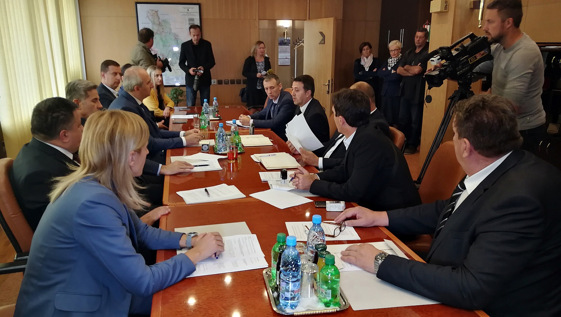 POTPISANI UGOVORI SA SEDAM OPĆINA I GRADOVA: 887.000 KM ZA ORGANIZACIJU I IZGRADNJU POSLOVNIH ZONA U ZDK