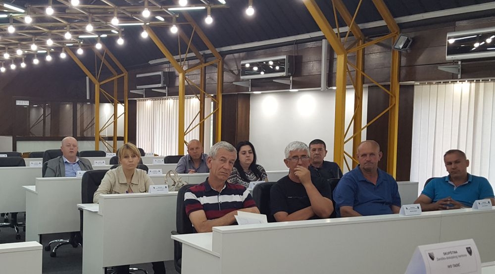 ODRŽAN SASTANAK U ZGRADI ZDK SA PRIJEVOZNICIMA ZAINTERESIRANIM ZA PROVOĐENJE POSTUPKA USKLAĐIVANJA I REGISTRACIJE REDOVA VOŽNJE ZA LINIJSKI PRIJEVOZ PUTNIKA NA KANTONALNIM AUTOBUSNIM LINIJAMA NA PODRUČJU ZENIČKO-DOBOJSKOG KANTONA ZA 2018/2021. GODINU