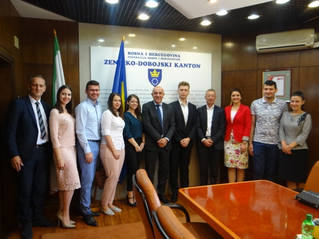 PREMIJER GALIJAŠEVIĆ PRIMIO STUDENTE PRAVNOG FAKULTETA UNZE KOJI SU UČESTVOVALI NA SVJETSKOM TAKMIČENJU U SIMULACIJI SUĐENJA IZ MEĐUNARODNOG KRIVIČNOG PRAVA