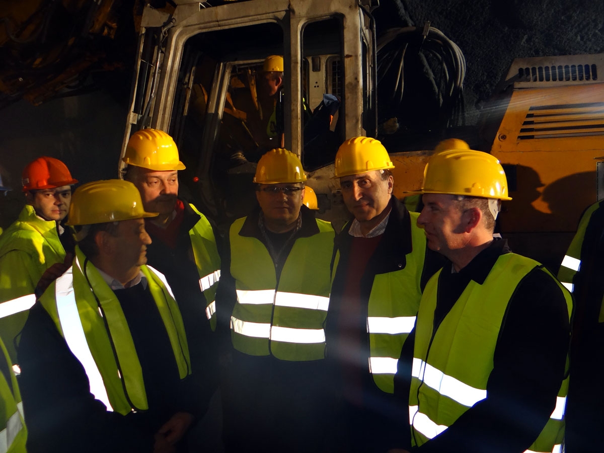 Premijer Plevljak i ministar Delić na svečanosti probijanja tunela Vijenac