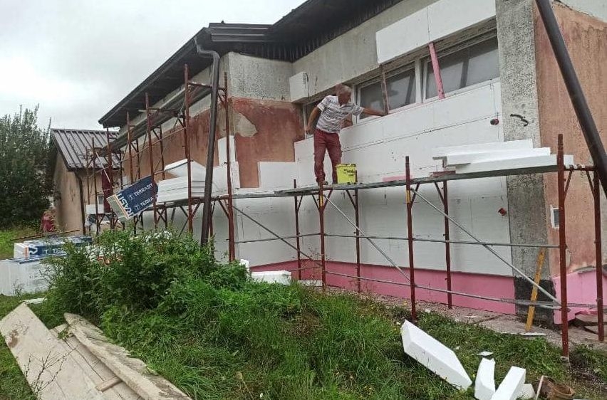 POČELO UTOPLJAVANJE TRI ŠKOLE U ZENICI U SKLOPU ZAJEDNIČKOG PROJEKTA VLADE ZDK I CARITASA ŠVICARSKE