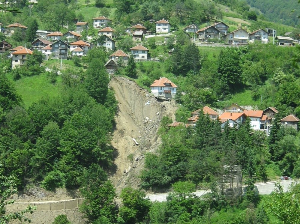 EVAKUISANO 7.877 OSOBA-ŠTETE 500 MILIONA KM