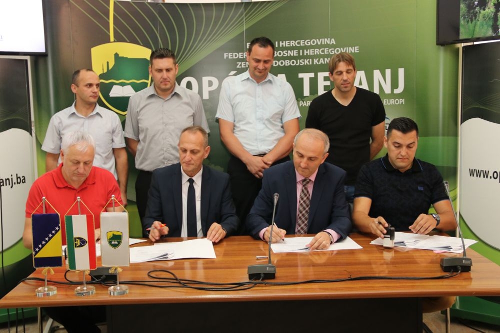 MINISTAR  SINANOVIĆ POTPISAO UGOVOR O NASTAVKU GRADNJE ČETIRI ŠKOLSKE SALE U OPĆINI TEŠANJ