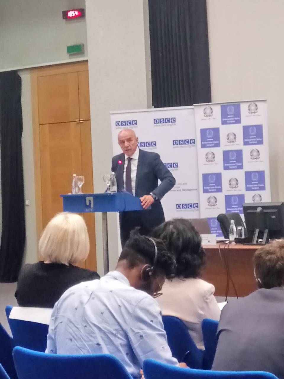 ODRŽANA KONFERENCIJA POD NAZIVOM „ULOGA PARLAMENATA I TIJELA VLASTI  U BORBI PROTIV KORUPCIJE U BOSNI I HERCEGOVINI“