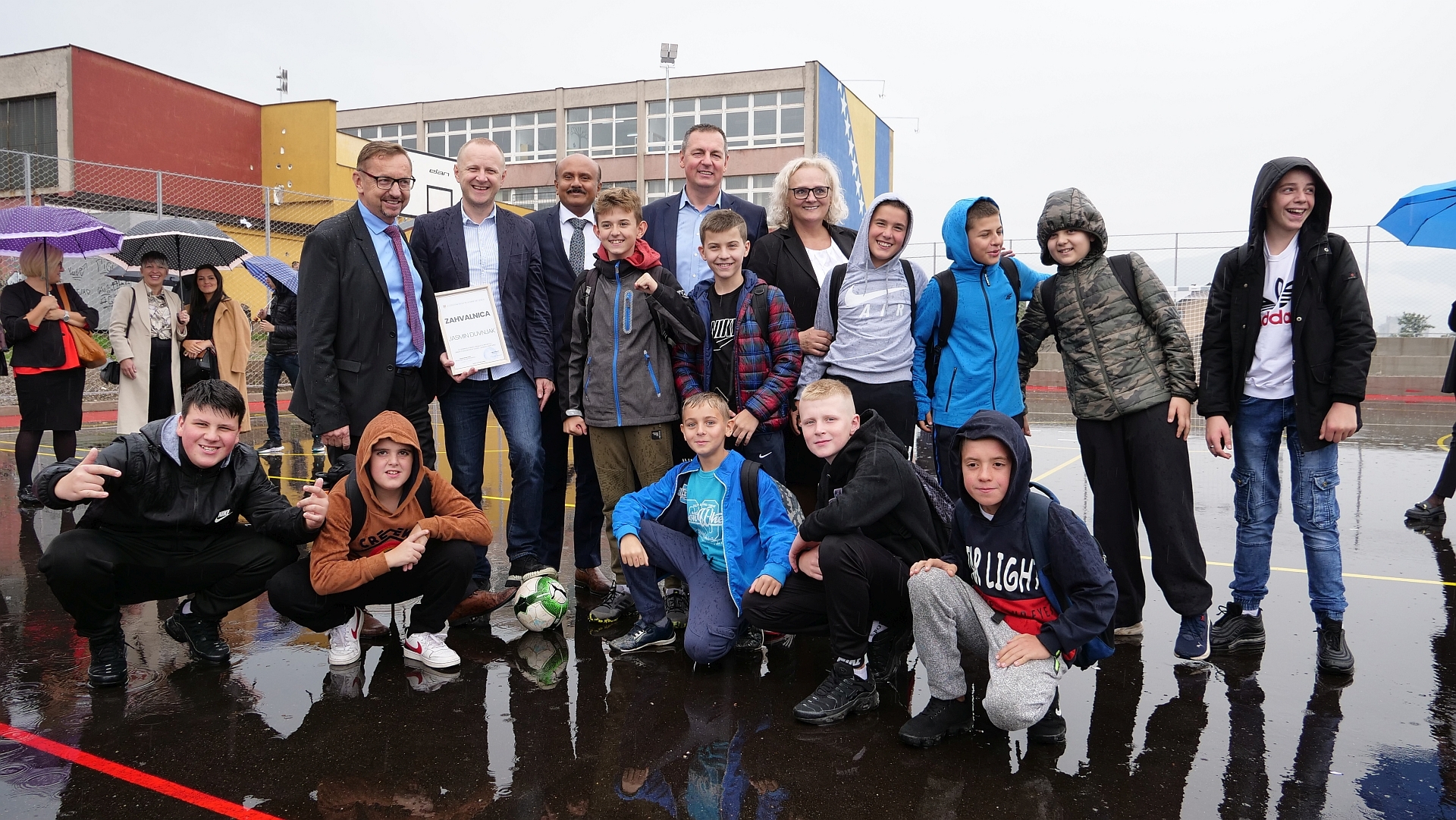 ARCELORMITTAL I VLADA ZDK IZGRADILI NOVO IGRALIŠTE OŠ ALIJA NAMETAK U ZENICI