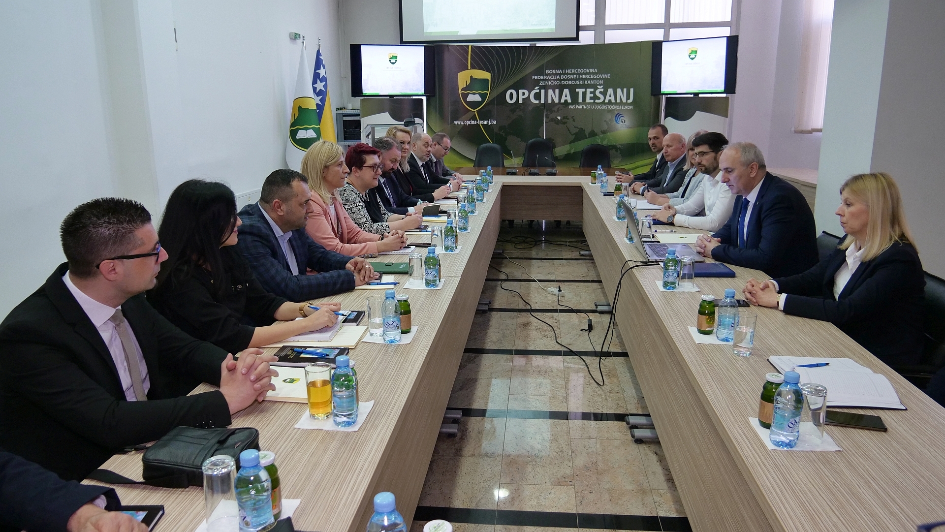 VLADA NA ČELU S PREMIJERKOM AMROM MEHMEDIĆ POSJETILA OPĆINU TEŠANJ